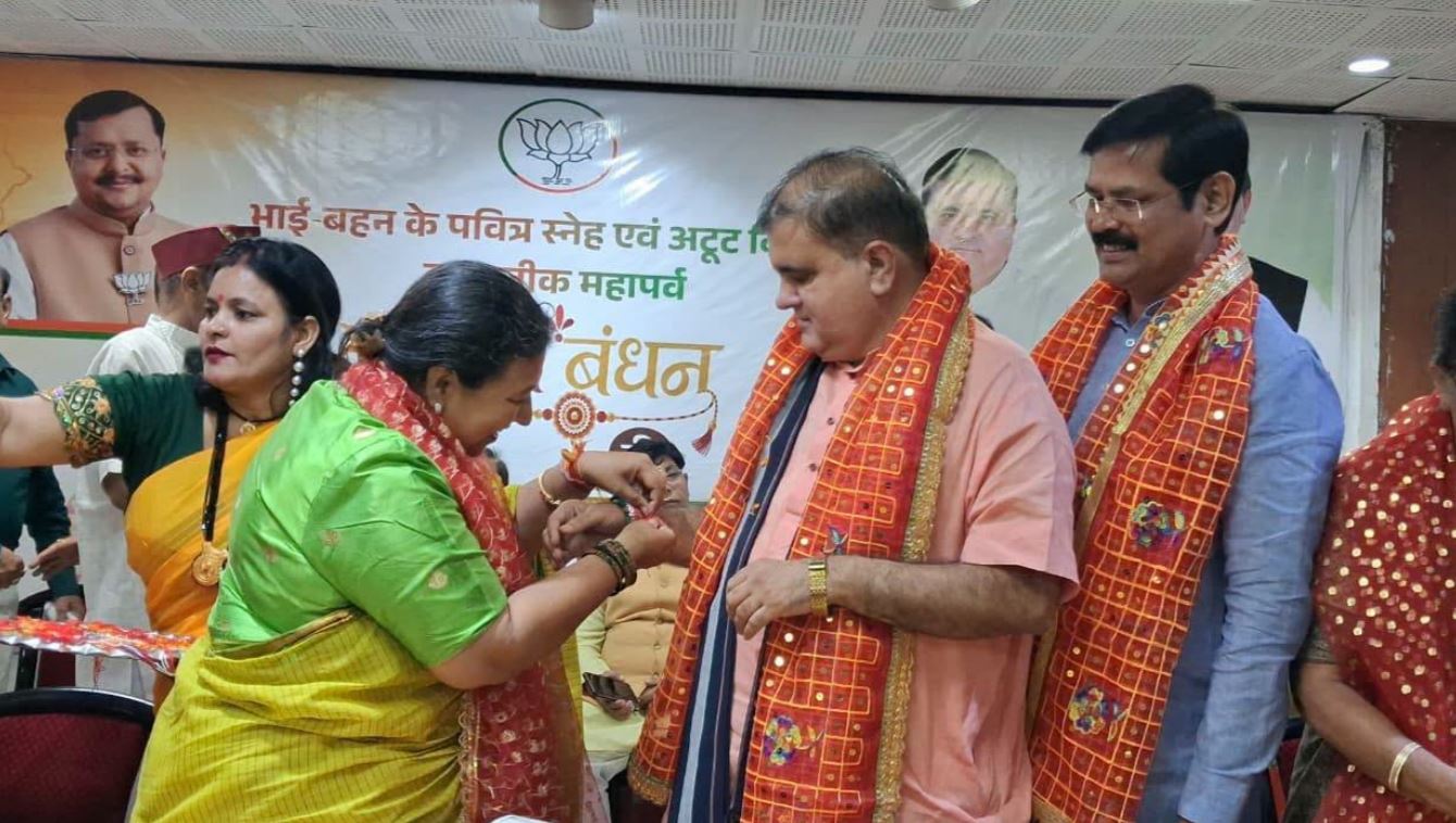 रक्षाबंधन पर BJP महिला मोर्चा ने प्रदेश अध्यक्ष महेंद्र भट्ट को बांधी राखी, 2027 में जीत का लिया संकल्प – Khabar Uttarakhand