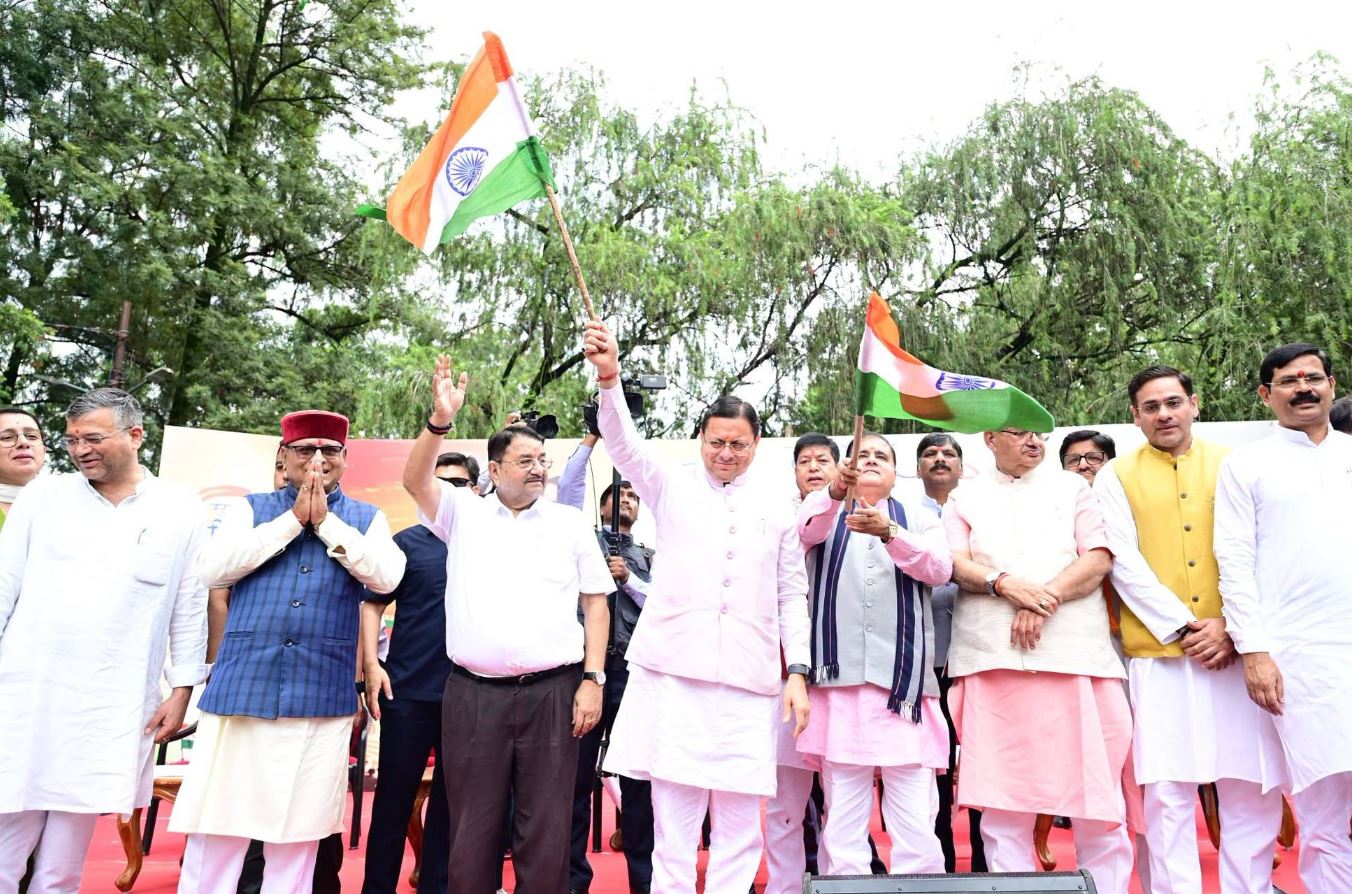देहरादून में तिरंगे के रंग में रंगा माहौल, सीएम धामी ने हजारों लोगों संग निकाली तिरंगा यात्रा – Khabar Uttarakhand