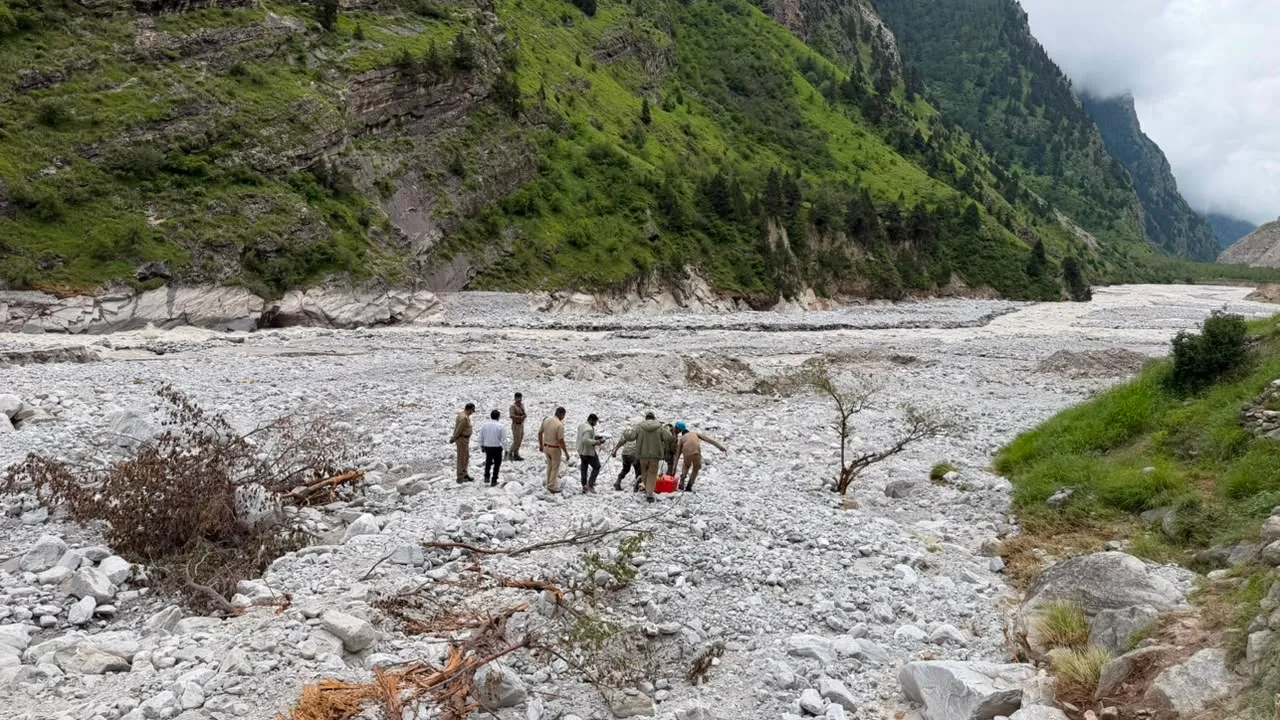 तमक नाले में हवलदार पंकज की तलाश तेज, रडार से संभावित स्थानों की हो रही गहन जांच – Khabar Uttarakhand