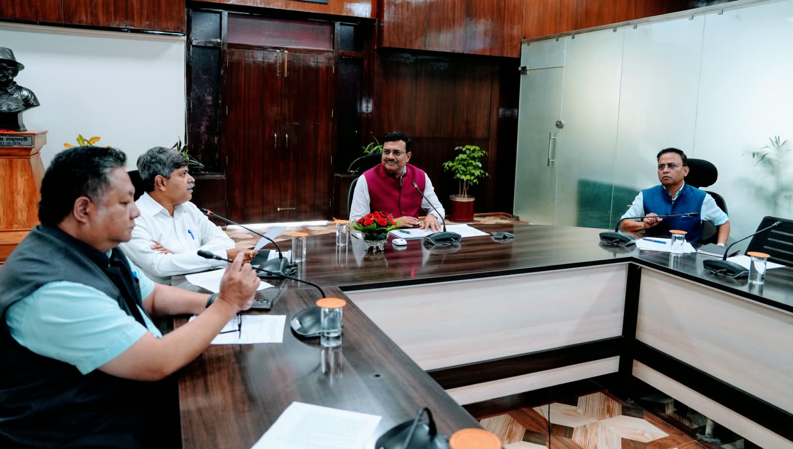 योजनाओं से लोगों की जेब में कितना पैसा बढ़ा?, CS आनन्द बर्द्धन ने अफसरों से मांगा पूरा हिसाब