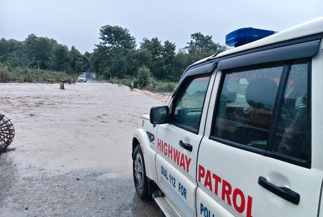बारिश में संभलकर! चम्पावत पुलिस ने जारी की एडवाइजरी, इन जगहों से रहें दूर
