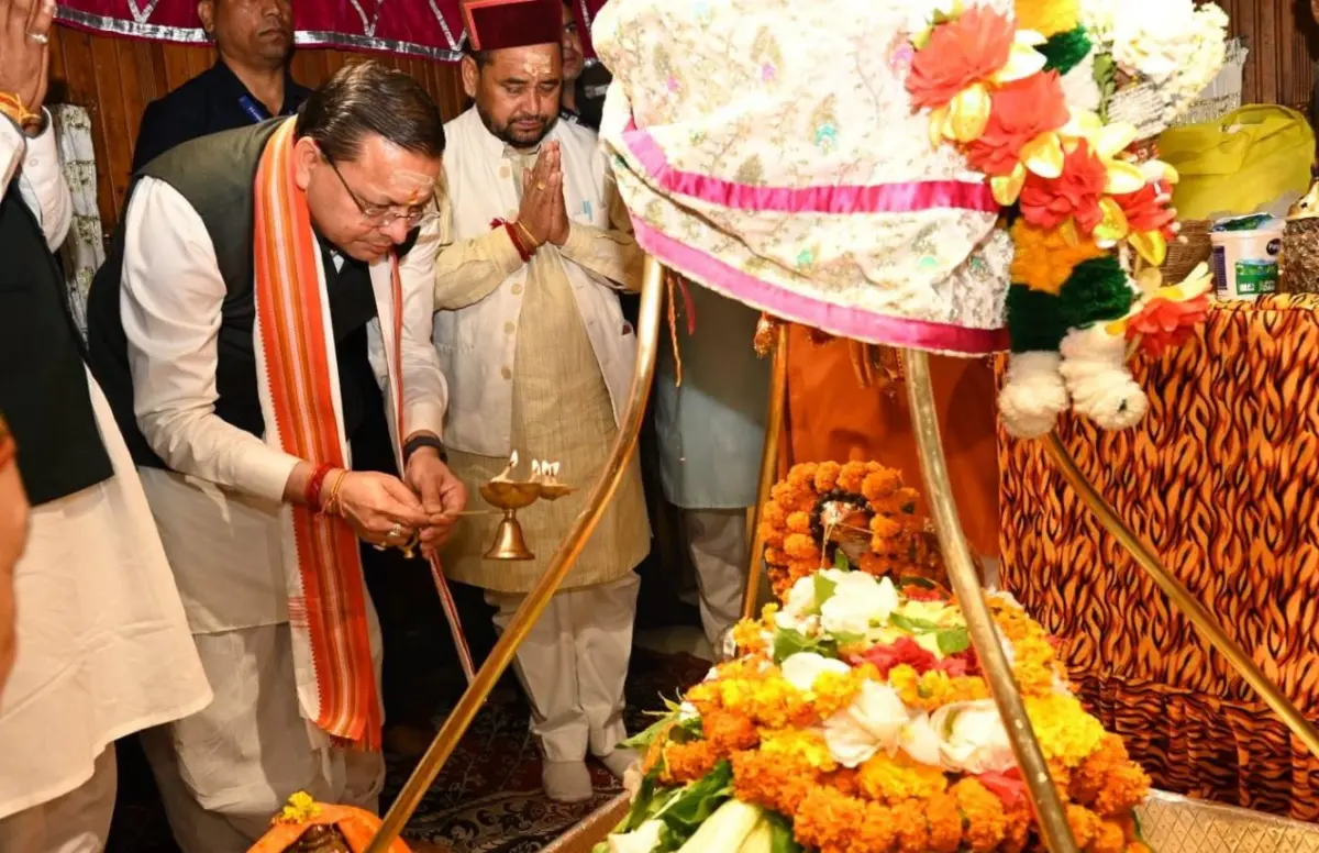 सत्ता में नरेंद्र मोदी के 25 साल: CM धामी ने काशी विश्वनाथ मंदिर में की PM के यशस्वी जीवन के लिए पूजा