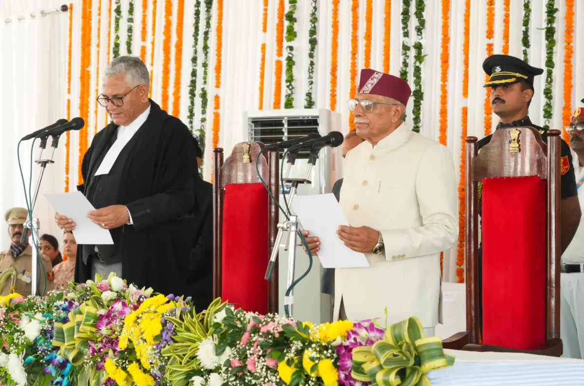 उत्तराखंड के नए राज्यपाल बने डॉ. ढाल सिंह बिसेन, मुख्य न्यायाधीश ने दिलाई शपथ