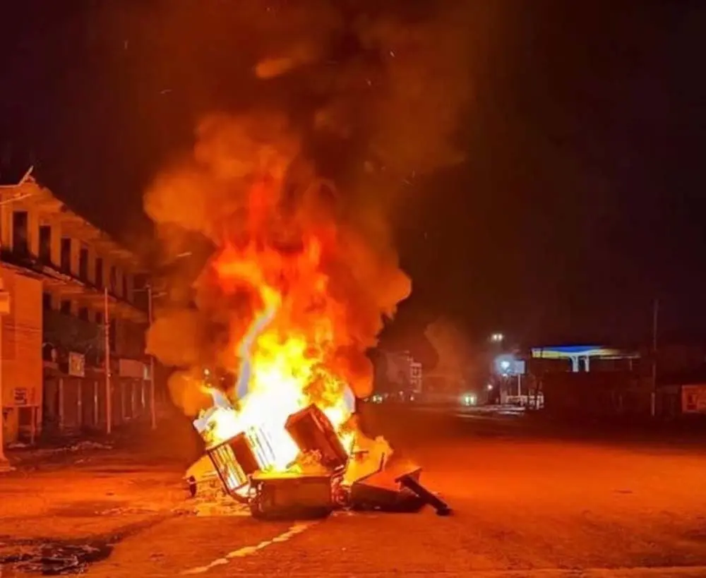 मणिपुर में फिर भड़की हिंसा, सात की मौत; धमाके में 3 CRPF जवान घायल