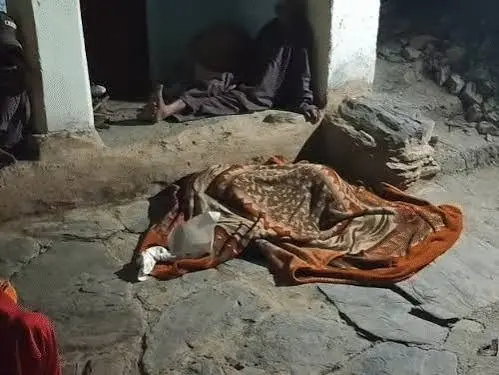 देहरादून में मर्डर!, पति ने दराती से पत्नी का काटा गला, शव को आंगन में फेंका